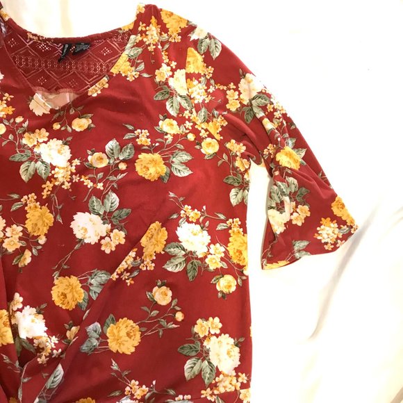 Kristin Nicole sz 3x floral knit top knotted  front soft stretchy with lace back - Picture 5 of 7